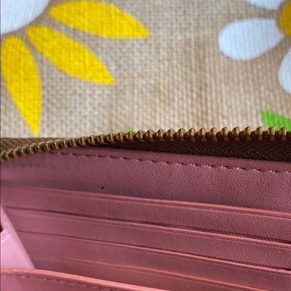 🩷Coach~ Brown and Pink Floral Clutch Wallet. - Picture 10 of 10